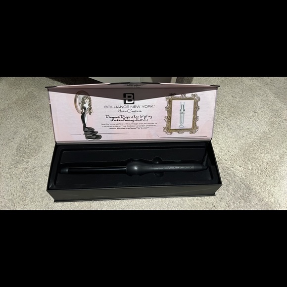 Brilliance New York Diamond Infused 3/4 inch curling wand - Picture 2 of 3